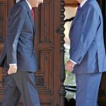El Rey hizo su primera aparición pública sin muleta tras ser operado de la rodilla