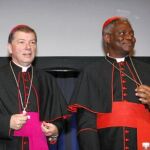 Juan Antonio Martínez Camino con el cardenal Peter Turkson