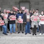 Las muestras de apoyo a la familia se sucedieron todos los días en los Juzgados