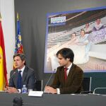 El diputado Isidro Prieto (izquierda) ayer durante la rueda de prensa