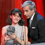 El actor, en la imagen con Marina Comas, protagonizó varios momentos de la gala