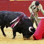 Perera se estira en un natural, ayer, en Palencia