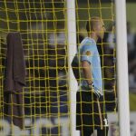 El portero búlgaro del Twente holandés Nikolai Mihajlov