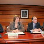 Los vicepresidentes María Jesús Ruiz y Tomás Villanueva, junto a los acaldes de Benavente y Candeleda