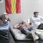 Españoles en huelga de hambre tras expropiarles Chávez