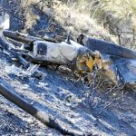 Restos del helicóptero siniestrado en el municipio de La Peza, en Granada