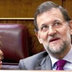 Mariano Rajoy, ayer, junto a Soraya Sáenz de Santamaría, durante el pleno en el Congreso