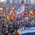 Miles de personas manifestaron ayer su rechazo a una posible negociación