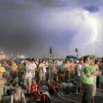 El momento más esperado de la JMJ se vivió bajo una intensa lluvia