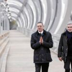 Gallardón recorrió ayer el espectacular puente con el autor del proyecto
