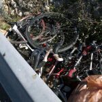 Un turismo, que ha invadido a las 07.30 horas el carril contrario en la carretera general de Menorca, ha colisionado con un grupo de ciclistas, dos de los cuales han muerto y otros dos han resultado heridos, todos ellos vecinos de la isla.