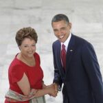 La presidente brasileña, Dilma Rousseff, recibe el presidente de Estados Unidos, Barack Obama, hoy en el Palacio del Planalto en Brasilia