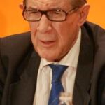Juan Velarde Fuertes será uno de los ponentes esta tarde
