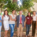 Benigno Blanco (centro) rodeado de voluntarias de RedMadre en la Región
