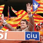 Mas, junto a «senyeres» y «estelades» en un acto de la pasada campaña electoral de CiU