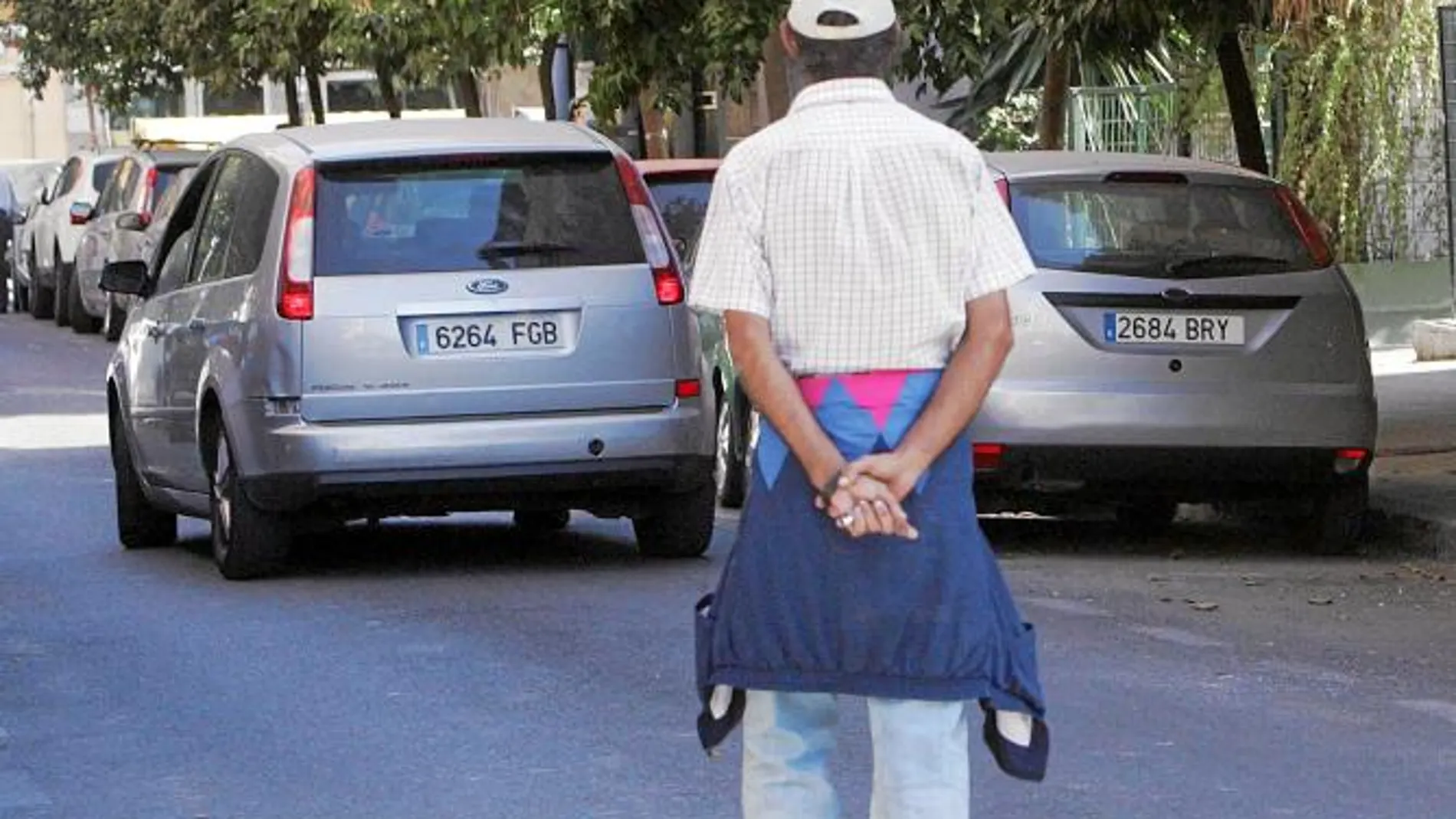 El Ayuntamiento desarrolla una campaña contra los gorrillas, bajo el lema «Que no te coaccionen, eres libre para aparcar»