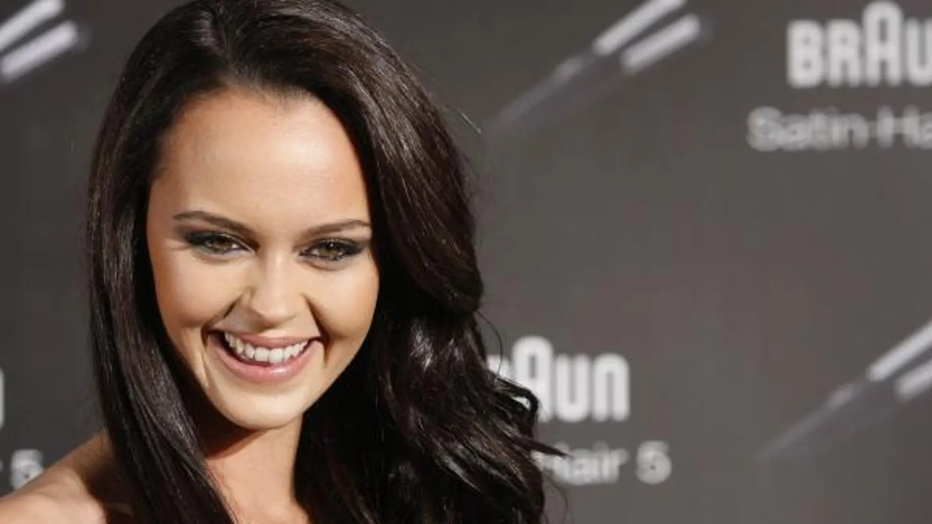 Shaila, hija de Rocío Durcal, es la nueva imagen de la plancha para el pelo Satin Hair 5 de Braun