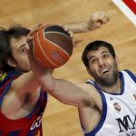 Reyes intenta canasta ante el azulgrana Lorbek