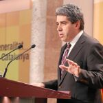 El portavoz del Govern, Francesc Homs, cree que hallará el «camino jurídico» para hacer consultas