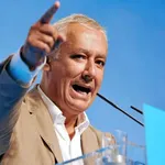 El presidente del PP-A, Javier Arenas, acusó ayer al jefe del Ejecutivo andaluz de «obstaculizar a diario el trabajo de la Justicia»