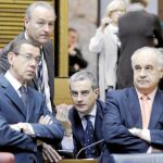 El PP tratará de consensuar la modificación de la Ley. En la imagen, Blasco, Costa, Clemente y el presidente