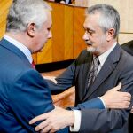 Javier Arenas y José Antonio Griñán, en el Parlamento