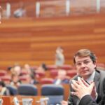 Herrera charla con la consejera Pilar del Olmo y el secretario regional del PP, Alfonso Fernández Mañueco