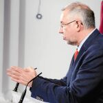 El consejero de Presidencia manchego, Santiago Moreno, anunció que colaborarán en el traspaso, pese a suspender las reuniones