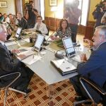 El nuevo consejero de Gobernación y Justicia, Francisco Menacho, se estrenó ayer en el Consejo de Gobierno tras la dimisión de Luis Pizarro