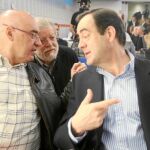 Los presidentes del Congreso y el Senado, José Bono y Javier Rojo, conversan con el ex presidente extremeño, Juan Carlos Rodríguez Ibarra