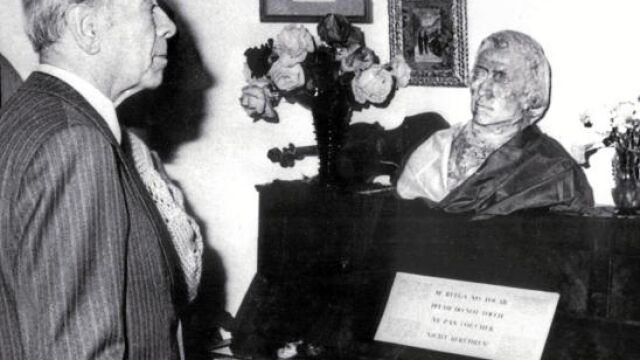 Jorge Luis Borges