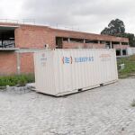 El esqueleto del acuario, ubicado en el Muelle de las Delicias, está «tomado» por la maleza tras varios años sin actividad en su interior