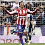 El centrocampista del Sporting de Gijón Miguel de las Cuevas celebra el gol