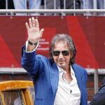 El actor fue aclamado a su llegada a Venecia y su filme logró una ovación cerrada