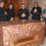 Angelo Amato, Gerardo Melgar, Gabriel Á. Rodríguez, Ildefonso Moriones y Claudio Iobine, en la capilla de Palafox