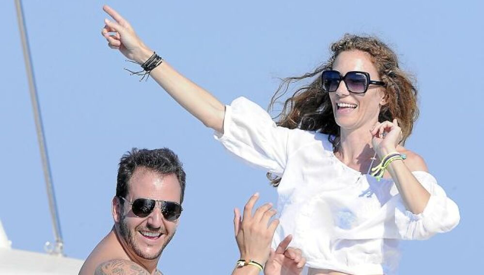 Borja Thyssen y Blanca Cuesta se lo pasan bomba en sus vacaciones ibicencas
