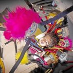 Dimas vende en su proyecto peluches a 50 euros, lo más asequible de la feria