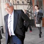 El ginecólogo, a su salida de la Audiencia de Barcelona