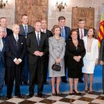 Nazario Martín, Investigación; Manuel Arellano, Economía; Jesús Egido, Medicina; Juan L. Ramos, Medio Ambiente; José Capmany, Nuevas Tecnologías y Noriel Pavón, Emprendedor, posan con la reina, la alcaldesa y el presidente