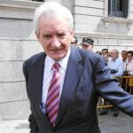Luis del Olmo cierra el micrófono de «Protagonistas» por Jesús Mariñas