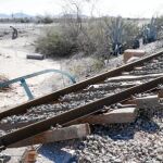 La virulencia con la que el agua barrió el Valle del Guadalentín arrastró los raíles ferroviarios de la zona e incomunicó por tren hasta el momento los municipios de Lorca y Águilas