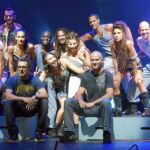 Imagen de todos los componentes de Mayumaná, junto al showman Andreu Buenafuente