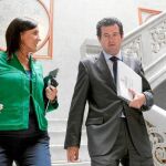 El portavoz del Consell, José Císcar, y la consellera de Educación, María José Catalá