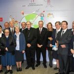 Fotografía de grupo con las autoridades para conmemorar el 125 aniversario de la institución