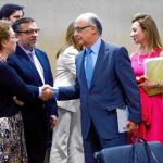 El ministro de Hacienda reprocha su actitud a la consejera andaluza, que abandonó la reunión del CPFF