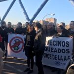 Díaz Ayuso ha acudido esta mañana a la A-5 acompañada de alcaldes y portavoces del PP en municipios del suroeste madrileño para protestar contra los polémicos semáforos