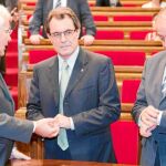 Puig mirando ayer la hora en un pleno que amenazó con alargarse 50 horas, según los cálculos que hizo Enric Millo (PP)