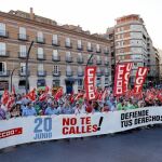 Poco más de dos mil personas salen a la calle en la enésima protesta por el ajuste