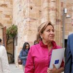 Salgueiro, con la alcaldesa de Zamora, Rosa Valdeón, y José Albino Da Silva, en la sede de la FRAH