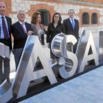 César Antonio Molina (primero por la izquierda) es el director de la Casa del Lector